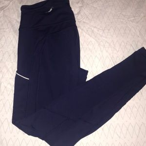 dark blue lululemons